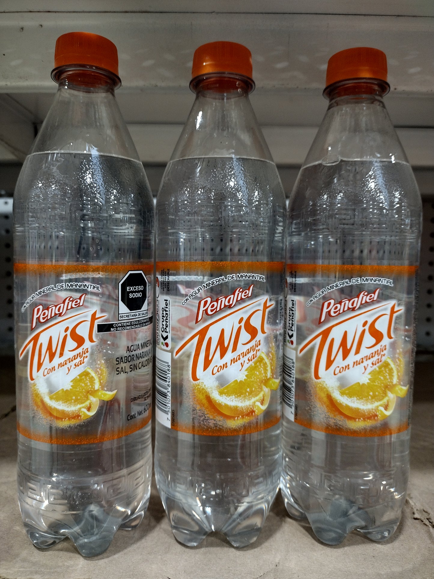 PENAFIEL AGUA MINERAL TWIST SABOR NARANJA Y SAL / TWIST ORANGE AND SALT FLAVOR MINERAL WATER - 12 PACK 600ml EACH - FREE SHIPPING