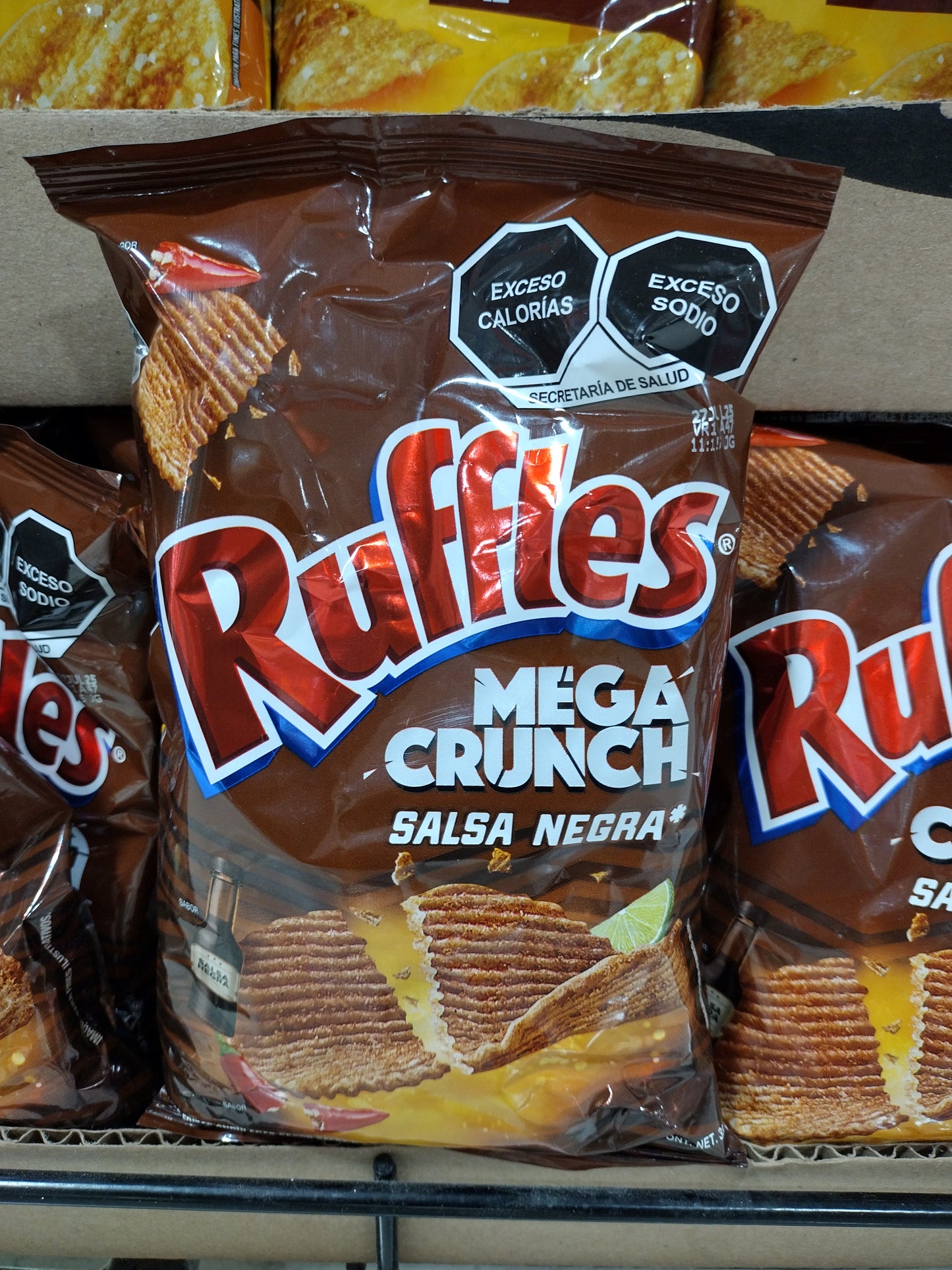 SABRITAS RUFFLES SALSA NEGRA MEGA CRUNCH MEXICAN CHIPS - 5 BAGS OF 38g EACH - FREE SHIPPING