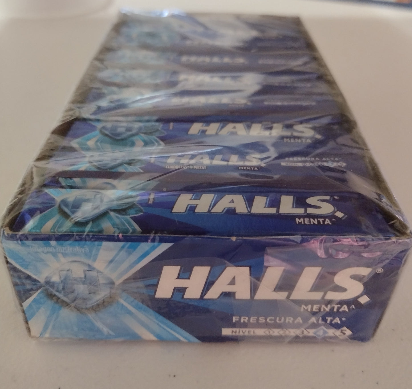 HALLS MINT ( Menta ) COUGH DROPS - BOX Of 18 ROLLS - FREE SHIPPING